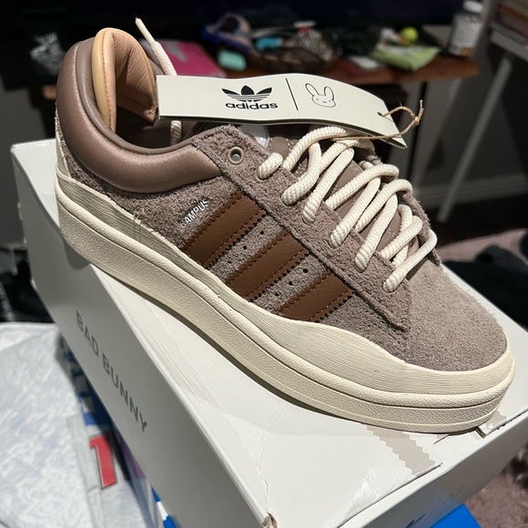 BAD BUNNY X CAMPUS chalky brown - Picture 1 of 3